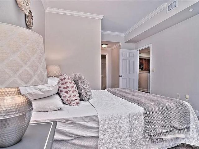 300 W 5th Street, Charlotte, NC 28202