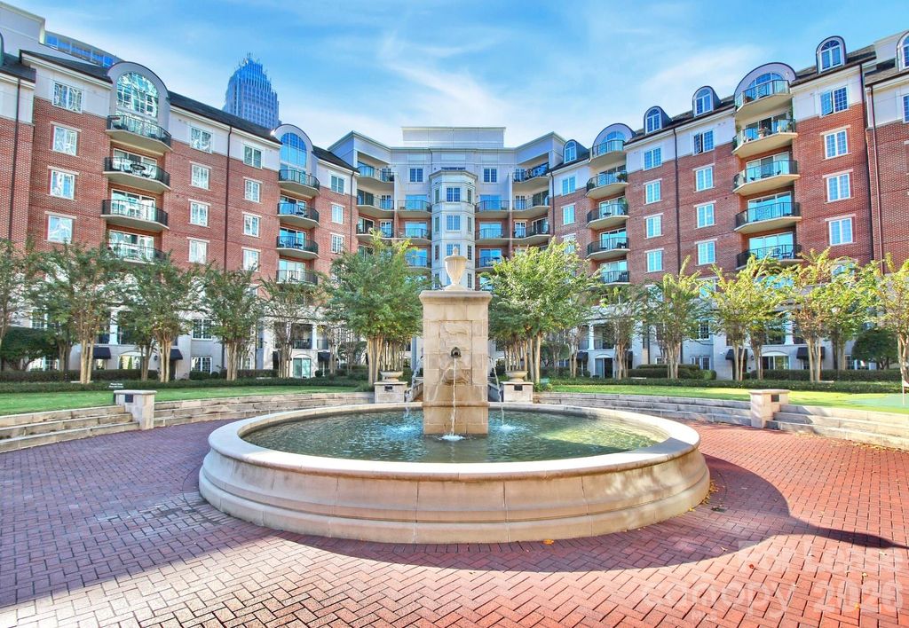 300 W 5th Street, Charlotte, NC 28202