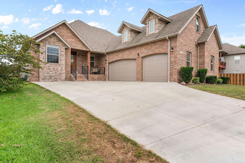 4402 East Kanata Court, Springfield, MO 65802