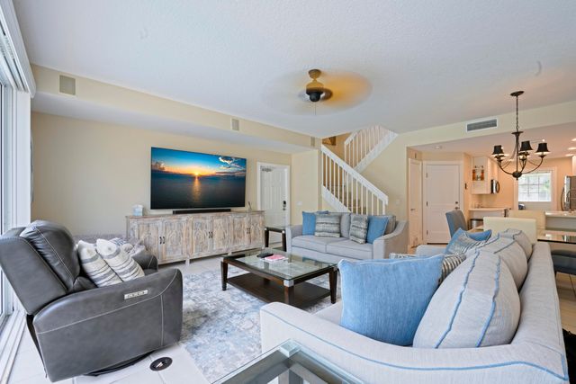 435 Capistrano Drive, Palm Beach Gardens, FL 33410