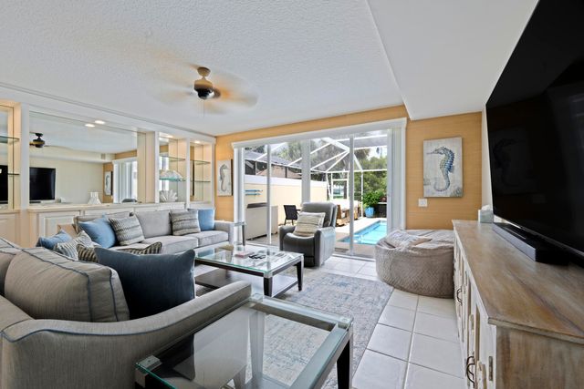 435 Capistrano Drive, Palm Beach Gardens, FL 33410