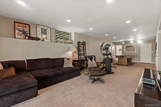21 Hemlock Hills, Chappaqua, NY 10514