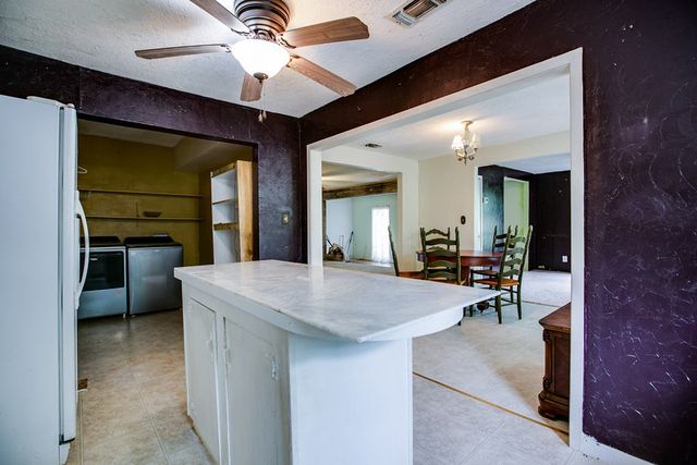 405 W James Avenue, Mertzon, TX 76941