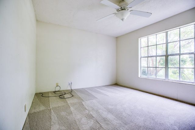 405 W James Avenue, Mertzon, TX 76941