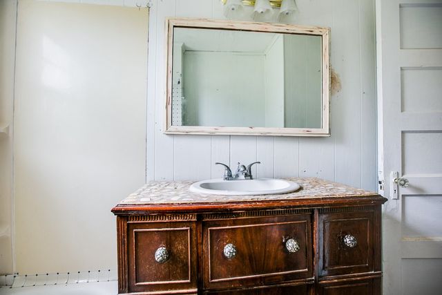 405 W James Avenue, Mertzon, TX 76941