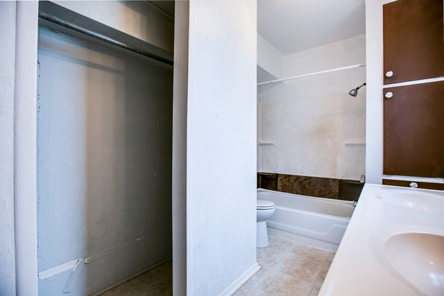 405 W James Avenue, Mertzon, TX 76941