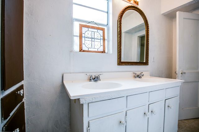 405 W James Avenue, Mertzon, TX 76941