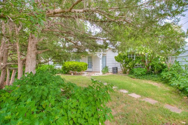 405 W James Avenue, Mertzon, TX 76941