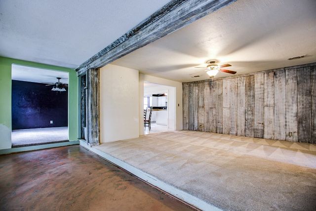 405 W James Avenue, Mertzon, TX 76941