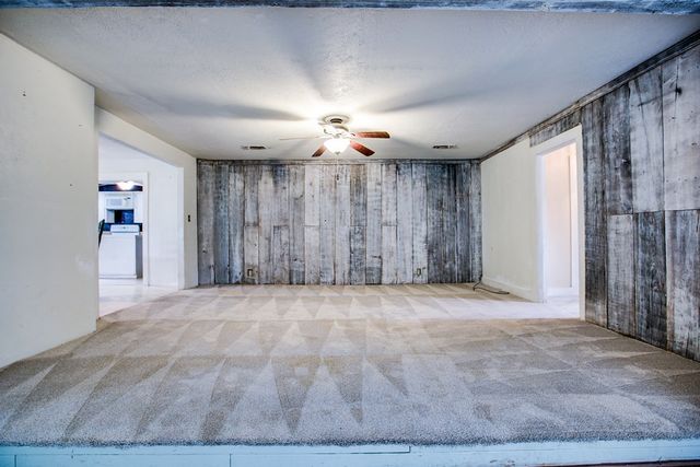 405 W James Avenue, Mertzon, TX 76941