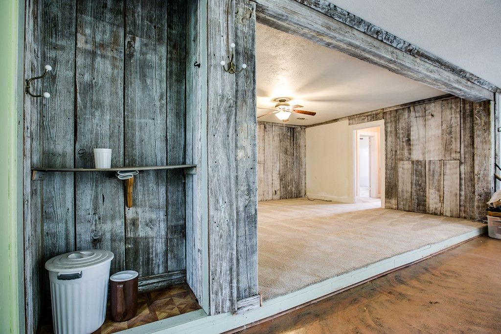 Image 10 of property listing at 405 W James Avenue, Mertzon, TX 76941