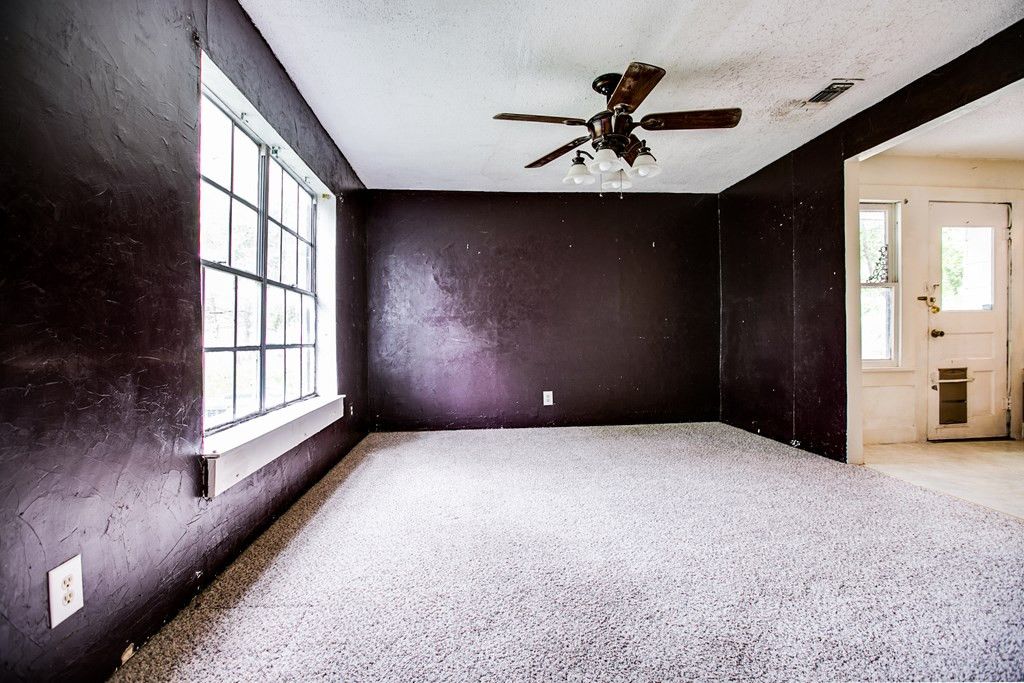 Image 11 of property listing at 405 W James Avenue, Mertzon, TX 76941