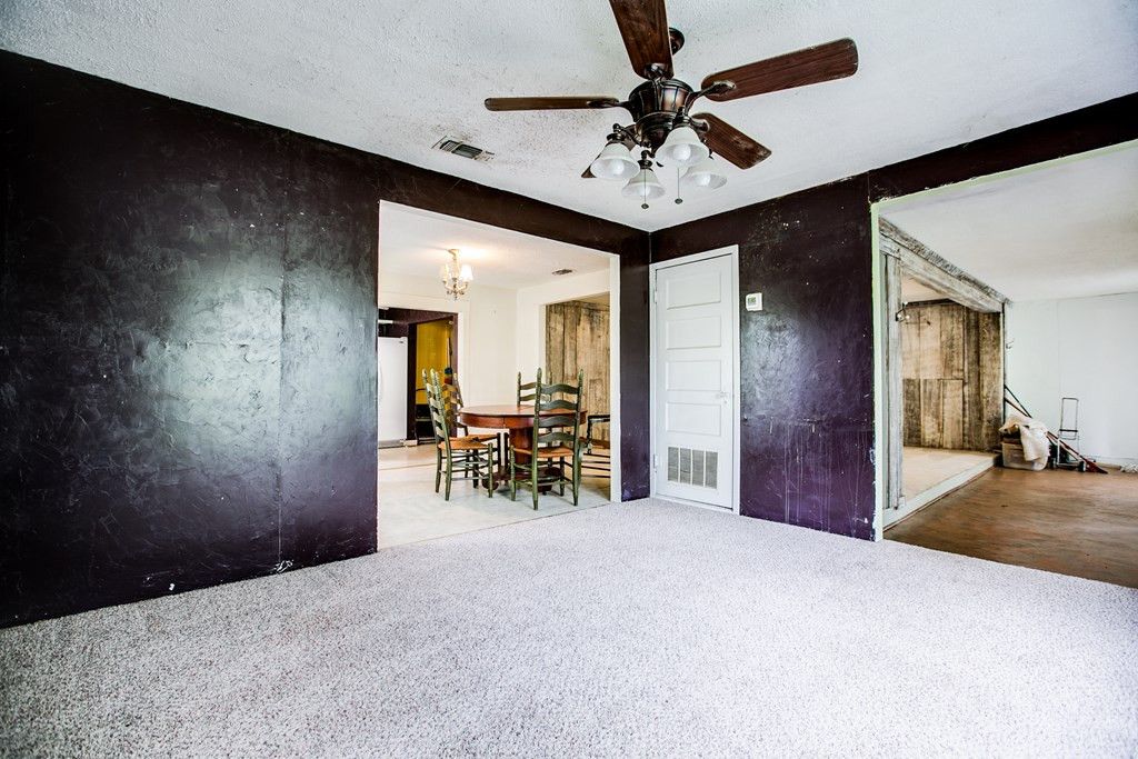 Image 12 of property listing at 405 W James Avenue, Mertzon, TX 76941