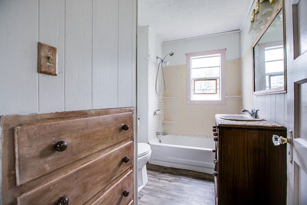 Image 23 of property listing at 405 W James Avenue, Mertzon, TX 76941