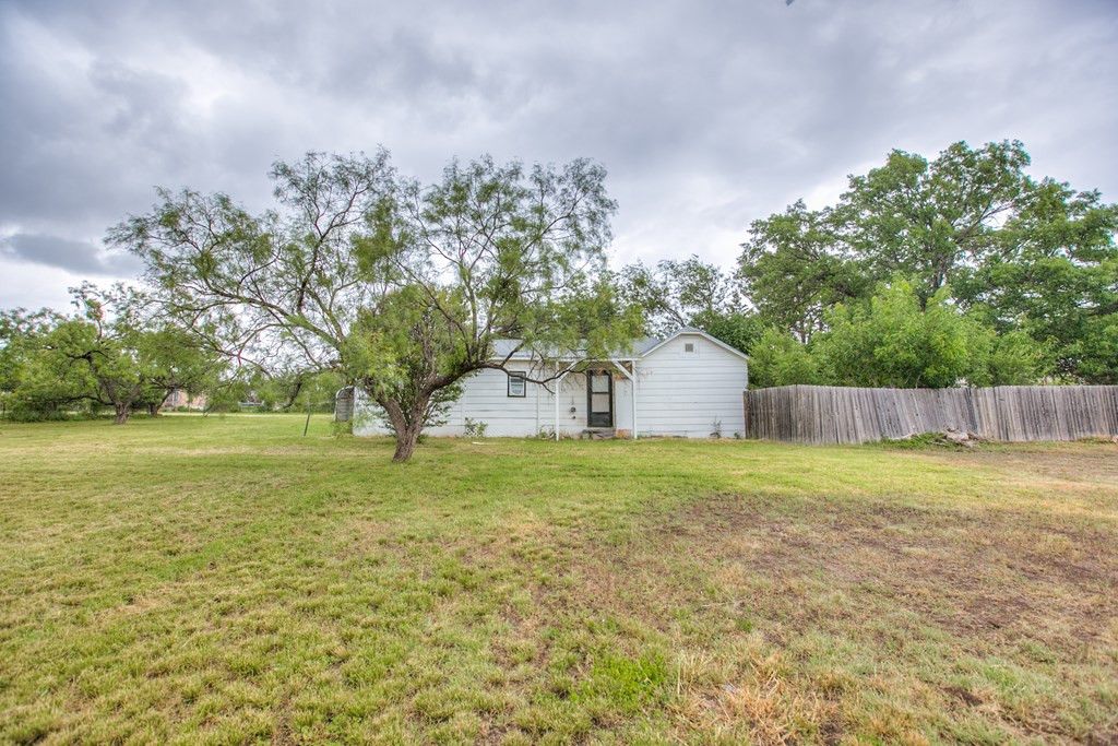 Image 33 of property listing at 405 W James Avenue, Mertzon, TX 76941