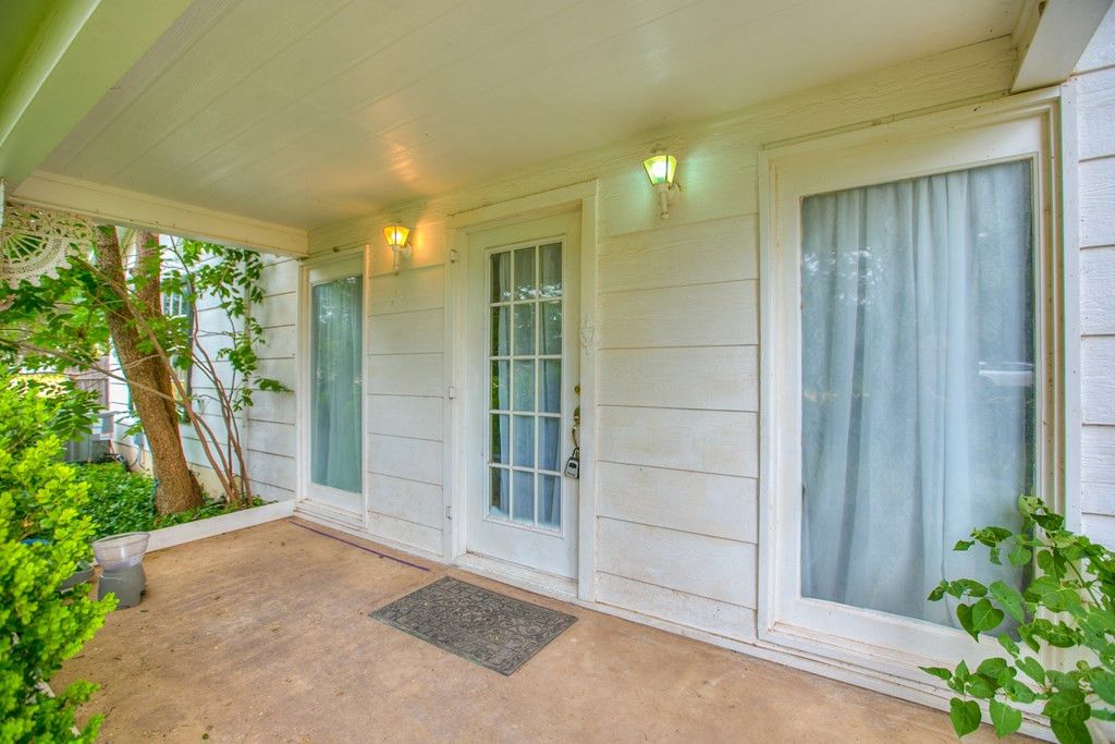 Image 5 of property listing at 405 W James Avenue, Mertzon, TX 76941