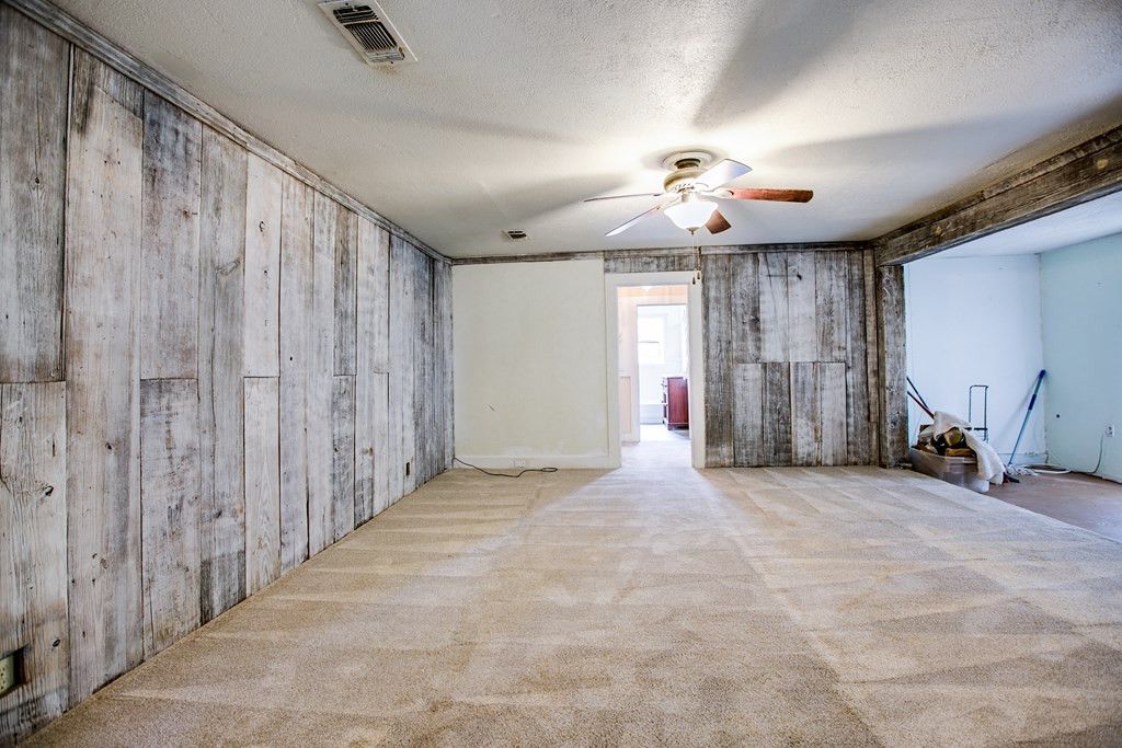 Image 9 of property listing at 405 W James Avenue, Mertzon, TX 76941