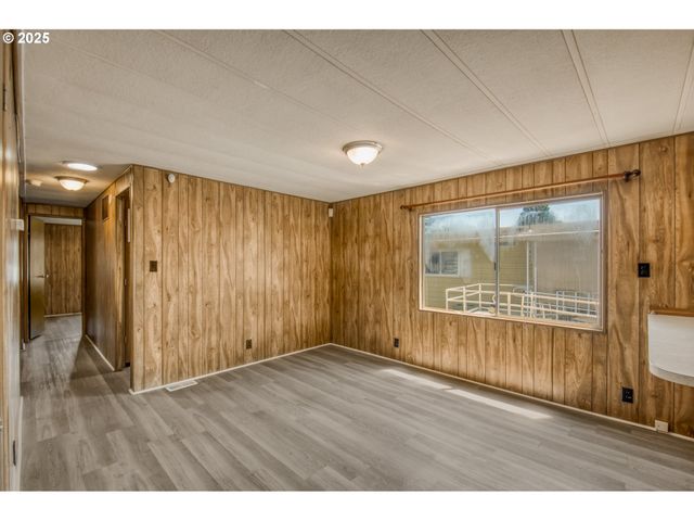 13640 Se HIGHWAY 212 95, Clackamas, OR 97015
