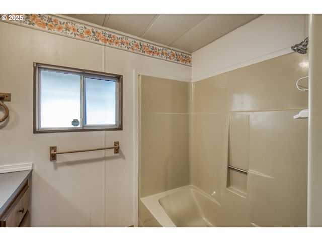 13640 Se HIGHWAY 212 95, Clackamas, OR 97015