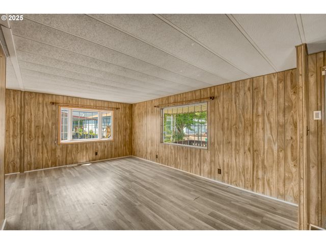13640 Se HIGHWAY 212 95, Clackamas, OR 97015