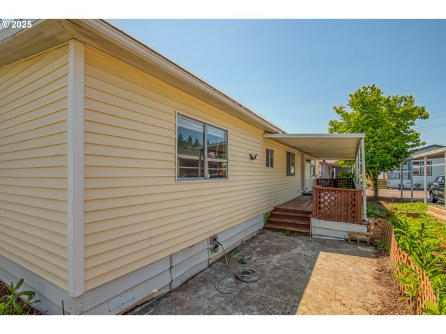 13640 Se HIGHWAY 212 95, Clackamas, OR 97015