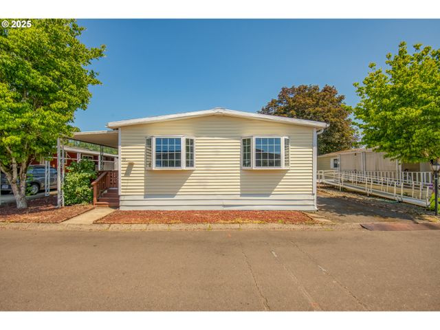 13640 Se HIGHWAY 212 95, Clackamas, OR 97015