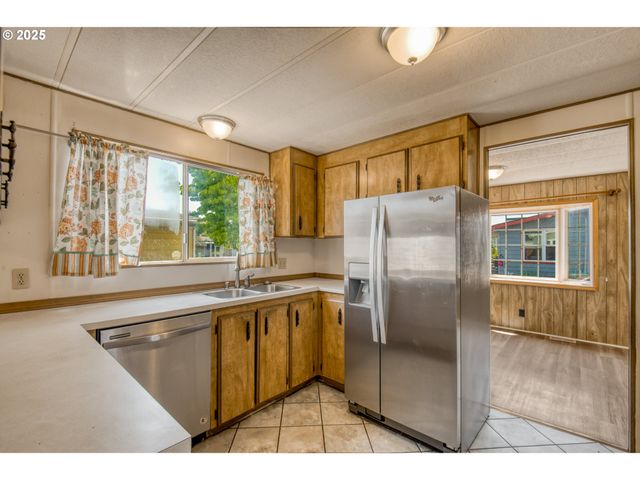 13640 Se HIGHWAY 212 95, Clackamas, OR 97015
