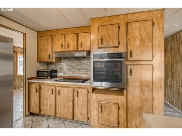13640 Se HIGHWAY 212 95, Clackamas, OR 97015