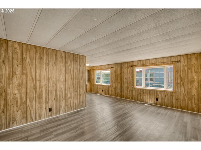 13640 Se HIGHWAY 212 95, Clackamas, OR 97015