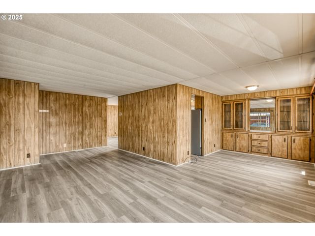 13640 Se HIGHWAY 212 95, Clackamas, OR 97015