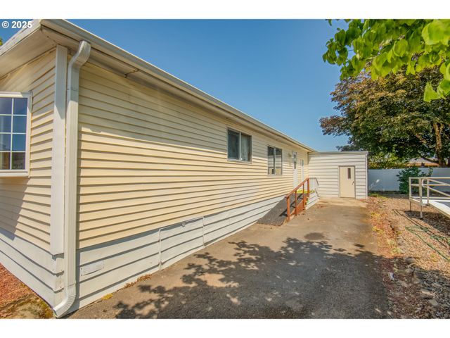 13640 Se HIGHWAY 212 95, Clackamas, OR 97015