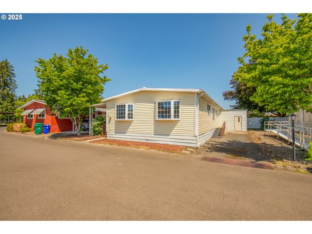 13640 Se HIGHWAY 212 95, Clackamas, OR 97015