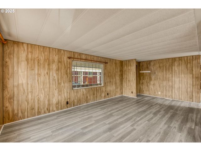 13640 Se HIGHWAY 212 95, Clackamas, OR 97015