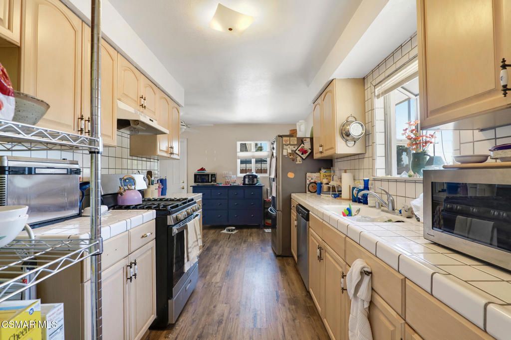 Image 12 of property listing at 1102 Ayers Avenue, Ojai, CA 93023