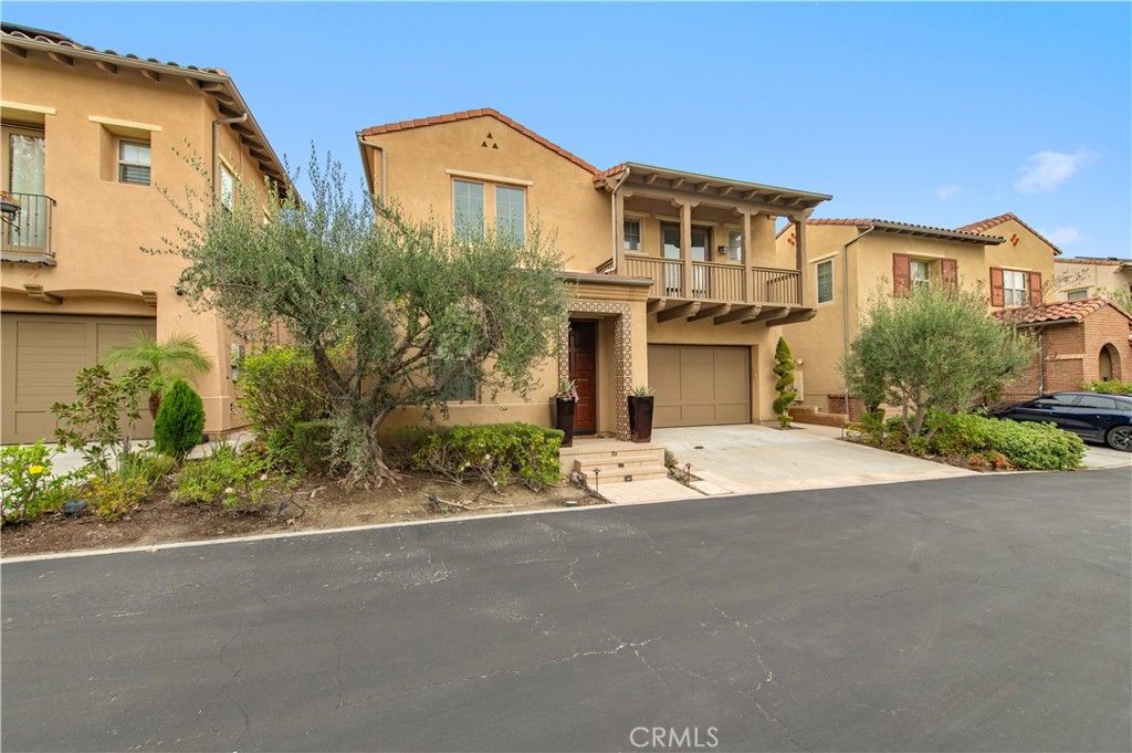 Image 2 of property listing at 105 Tomato, Irvine, CA 92618