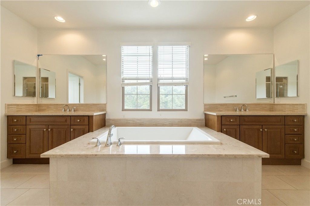 Image 25 of property listing at 105 Tomato, Irvine, CA 92618