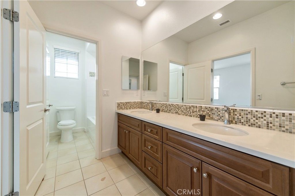 Image 28 of property listing at 105 Tomato, Irvine, CA 92618