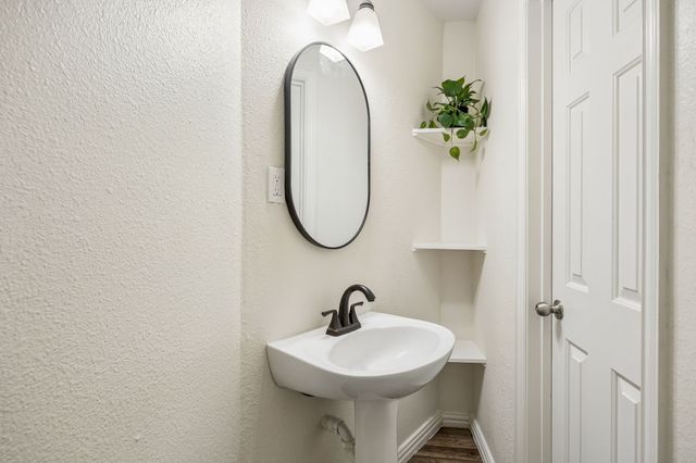 2113 Parkview, Carrollton, TX 75006