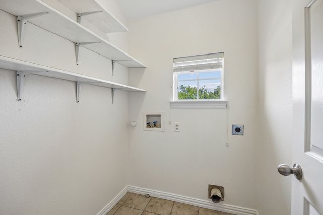 2113 Parkview, Carrollton, TX 75006
