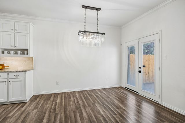 2113 Parkview, Carrollton, TX 75006