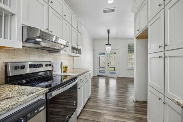 2113 Parkview, Carrollton, TX 75006