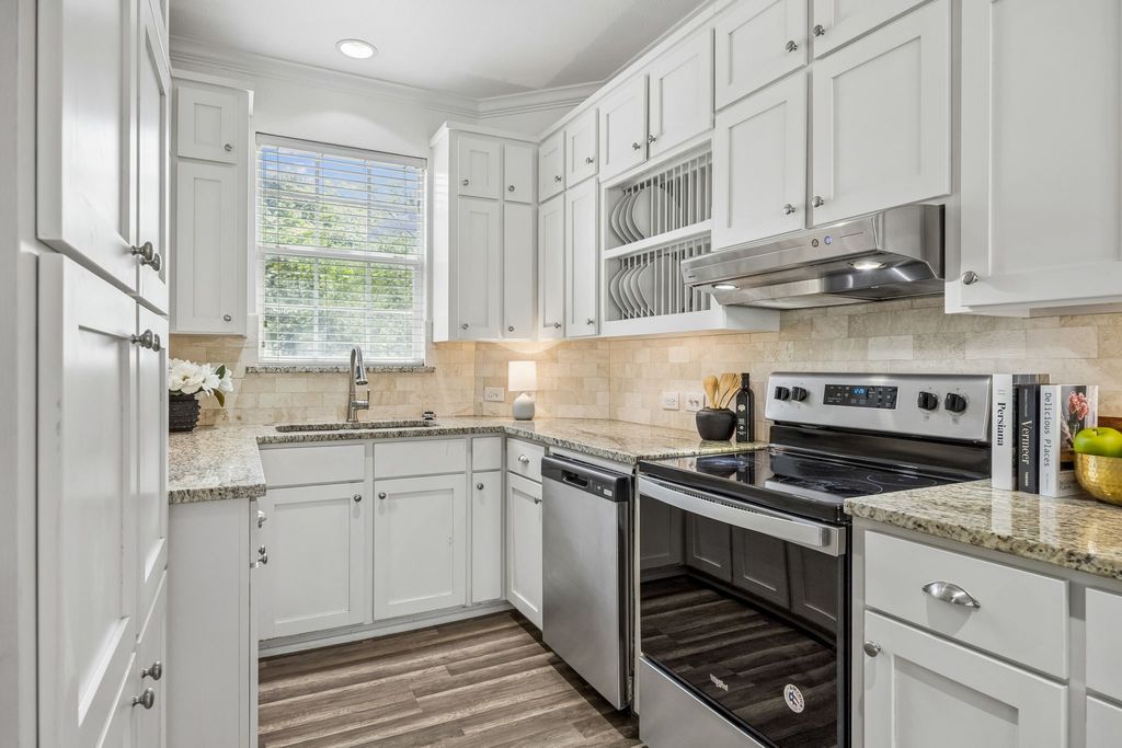 2113 Parkview, Carrollton, TX 75006