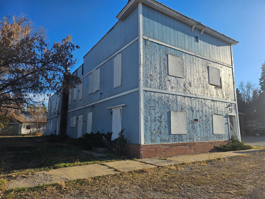 W 511 Watson ST, Lewistown, MT 59457 photo 2
