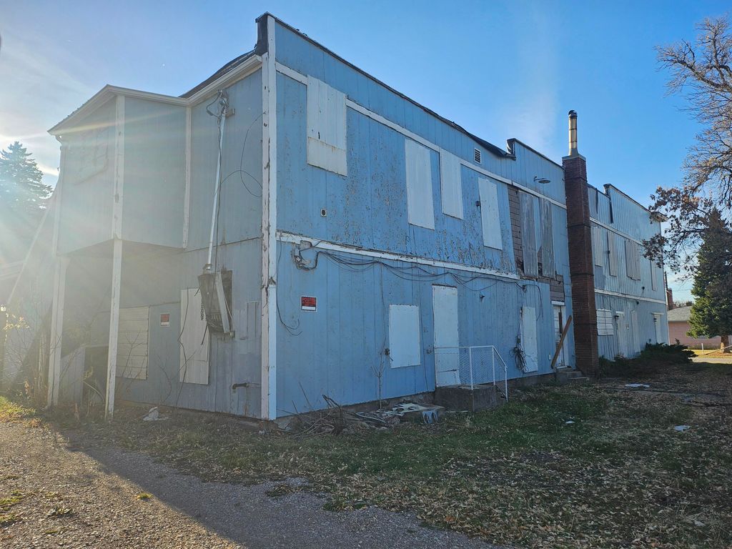 W 511 Watson ST, Lewistown, MT 59457 photo 3