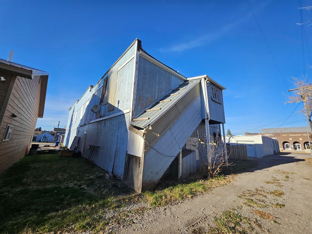 W 511 Watson ST, Lewistown, MT 59457 photo 4