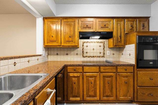 1001 Towne Lake Drive, Longview, TX 75601