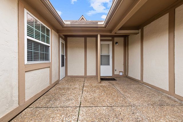 1001 Towne Lake Drive, Longview, TX 75601