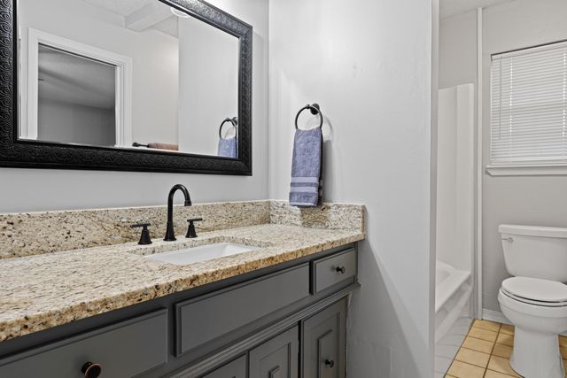 1001 Towne Lake Drive, Longview, TX 75601