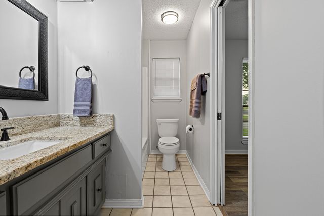 1001 Towne Lake Drive, Longview, TX 75601