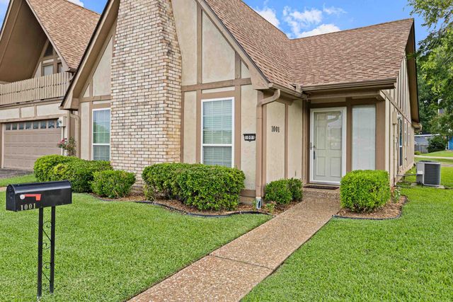 1001 Towne Lake Drive, Longview, TX 75601